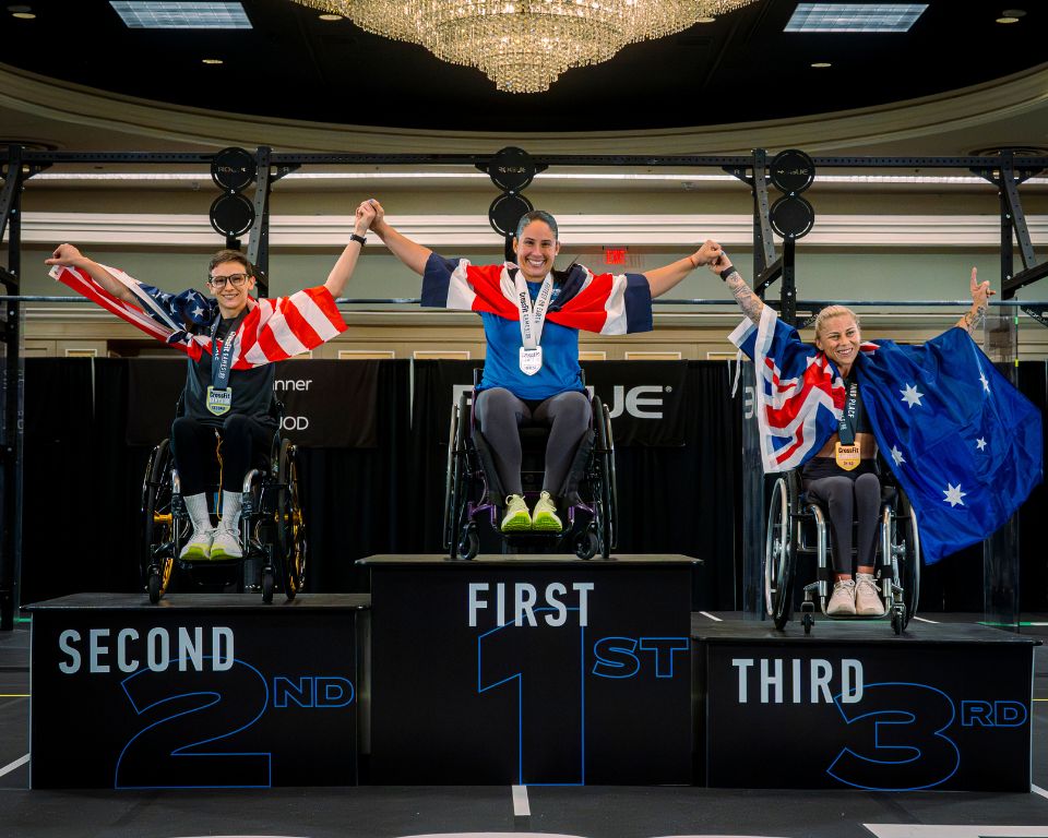 Seated w Hip Function podium - women