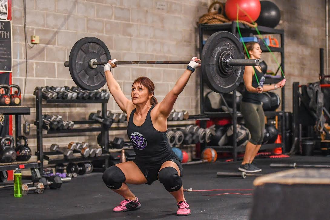 Woman overhead squatting in 18.3